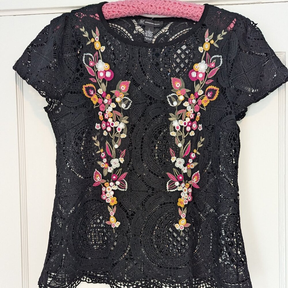 Beautiful INC International Concepts black lace top with short sleeves, Size L